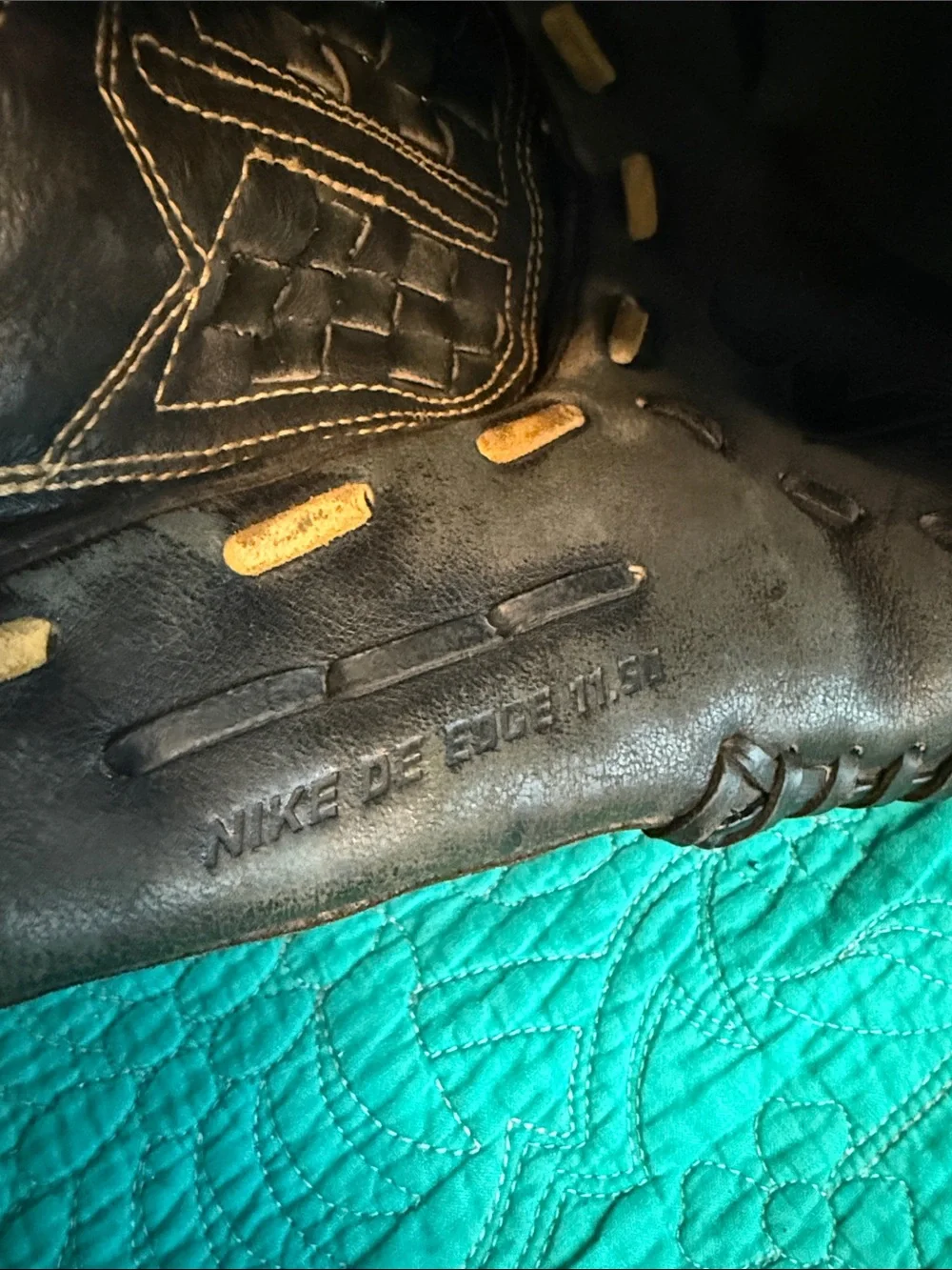Nike De Edge baseball Glove